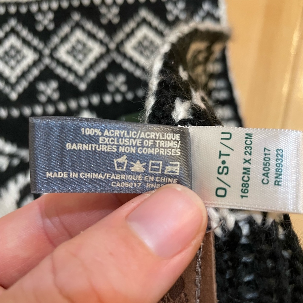 Roots Nordic Winter Acrylic Mittens NWOT - Picture 4 of 5